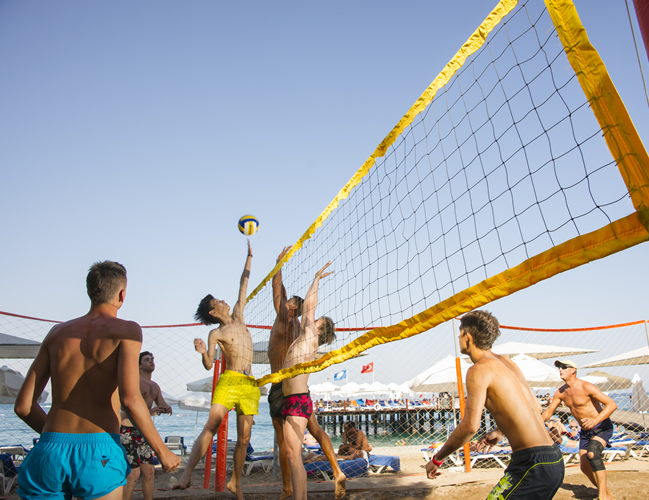 Plaj Voleybolu ve <br> Mini Oyunlarla Eğlen